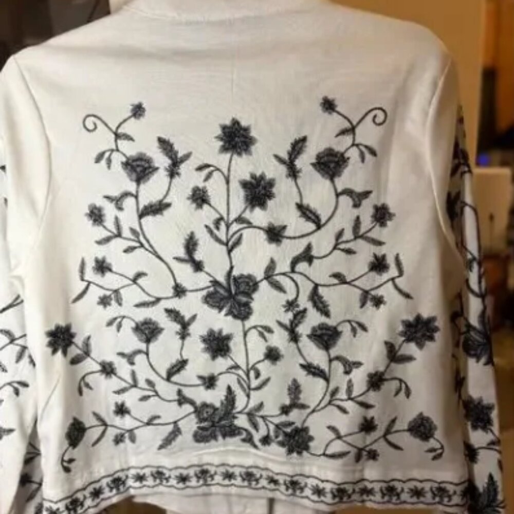 NWT LIV LOS ANGELES White Black Linen Blend Floral Embroidered Button-Up Shirt - Picture 7 of 9